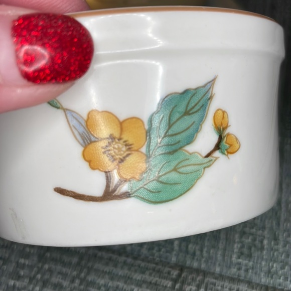 #72 Two Cute Flower Bakeware Dishes - Picture 9 of 15